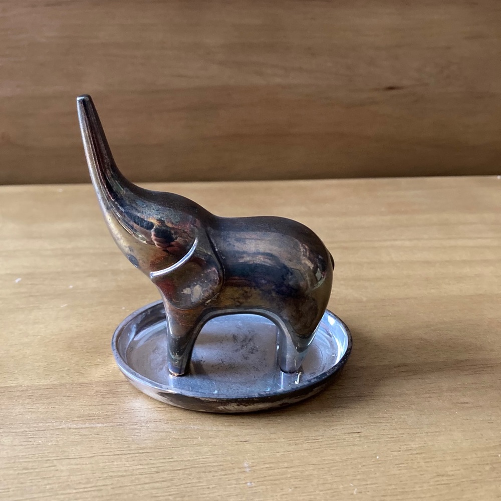 Red Envelope Elephant Ring Holder